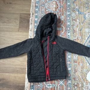 North face jacket size 3t